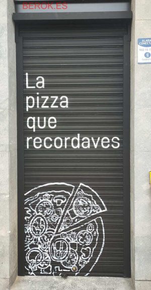 Graffiti Pizzeria Carlos Clot 300x100000
